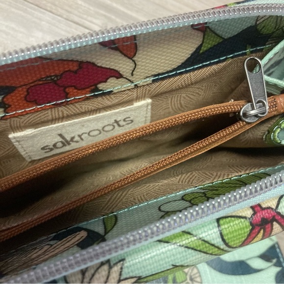 Sakroots Artist Circle Tropical Floral Trifold Large Wallet Multi-Compartment - Picture 9 of 13